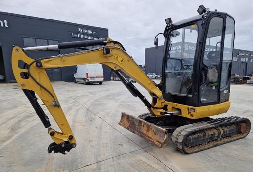 CATERPILLAR 302,7DCR_Selling with 3 Buckets 